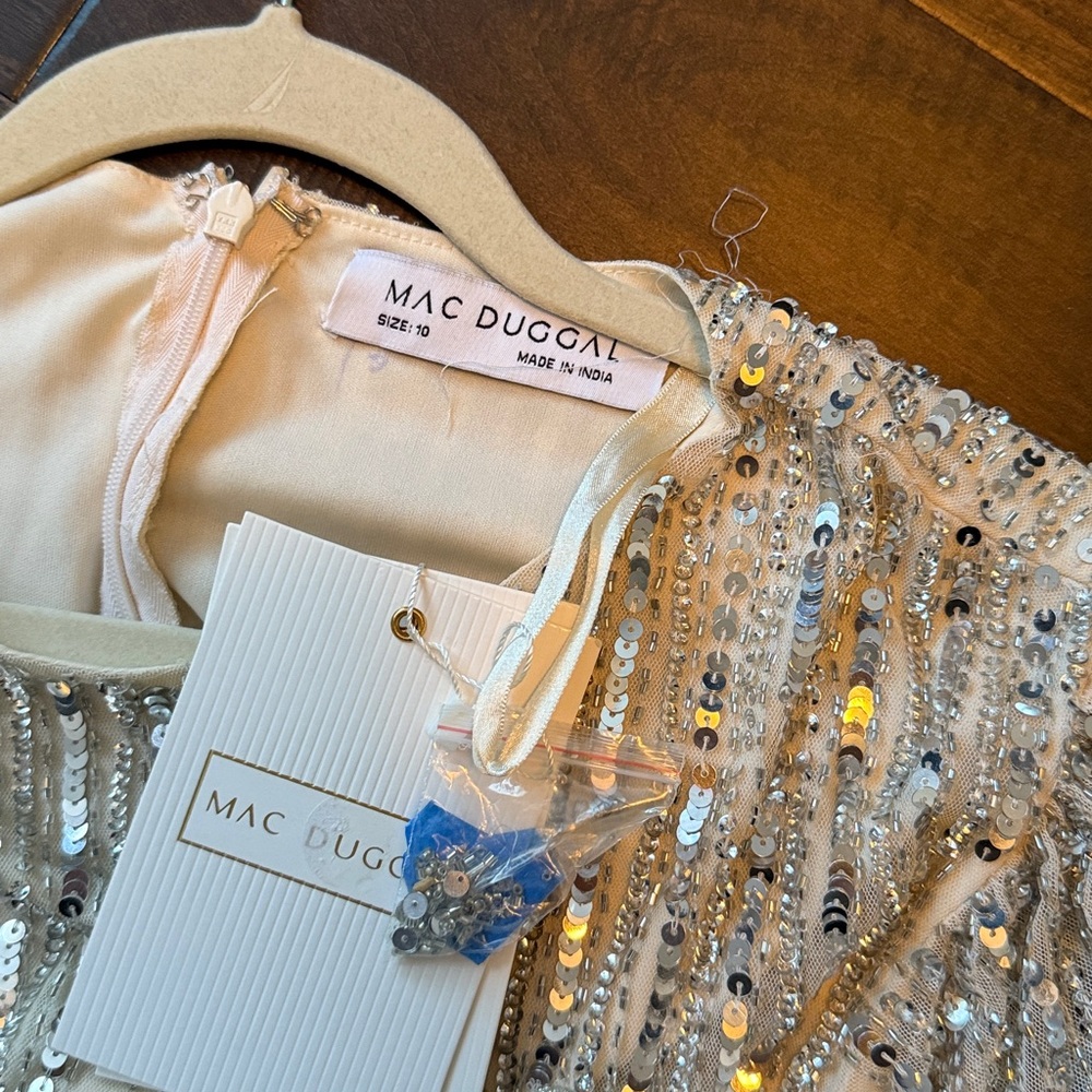 New Mac Duggal Beige & Silver embellished flutter sleeve high neck dress size 10 - Picture 10 of 11
